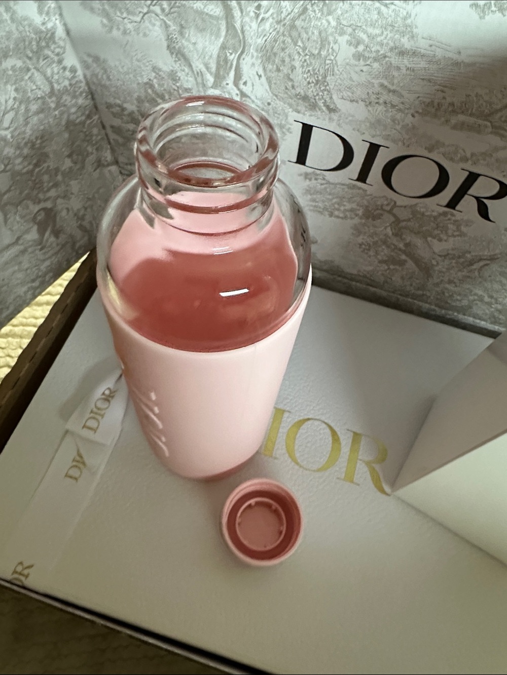 Dior Glass Bottle with Blush Pink Silicone Sleeve -VIP Exclusive 🤩🌸 - Picture 5 of 8